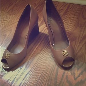Tory Burch classic nude wedge shoes 8.5 US